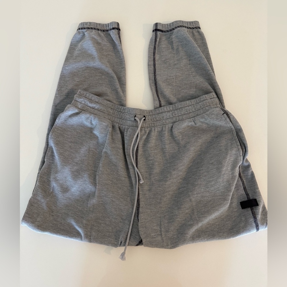 Fabletics Womens Go-To Waffle Knit Drawstring Gray Joggers Sweatpants Sz XL - Picture 4 of 9